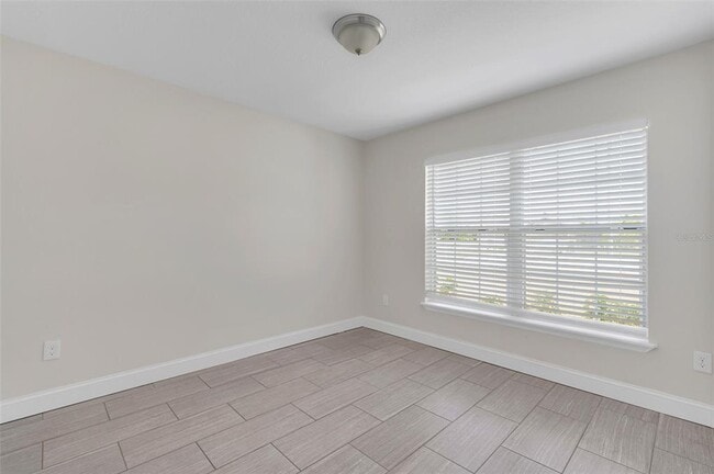 Building Photo - 2044 Hillview Cir
