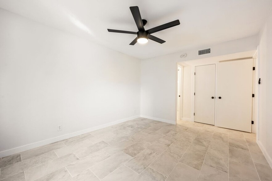 Building Photo - 2600 Penny Ln