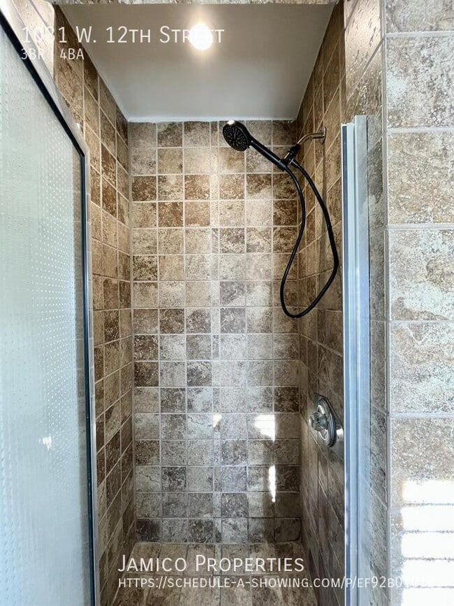 Building Photo - 1031 W 12th St