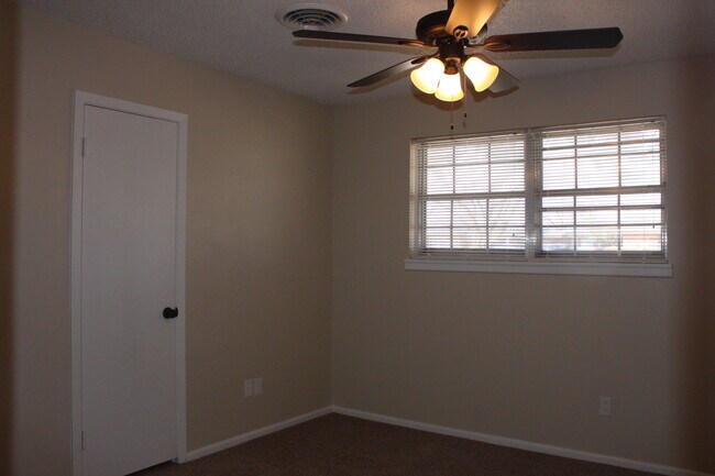 Building Photo - PRE-LEASING For August! 4 Bedroom/ 2 Bath Updated house close to TTU and LCU
