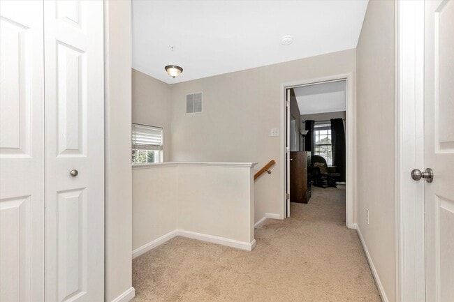 Building Photo - Twin Arch