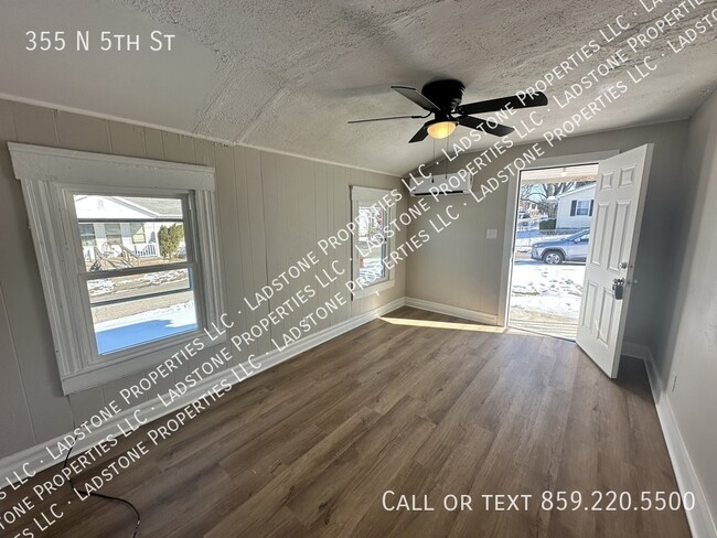 Building Photo - 355 N 5th St