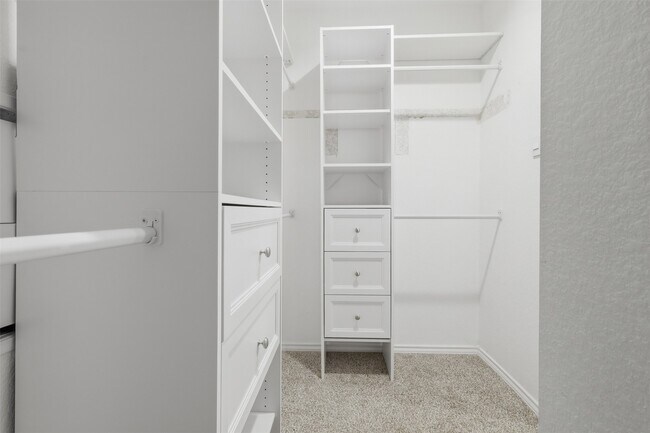 Building Photo - 16826 Short Pnes Dr