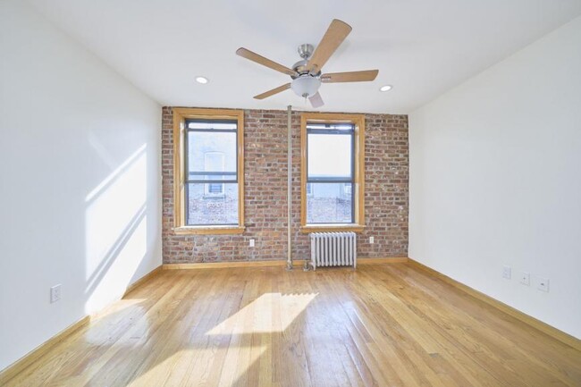 Building Photo - 3 bedroom in New York NY 10040