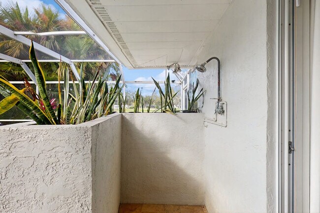 Building Photo - 5111 Canterbury Dr