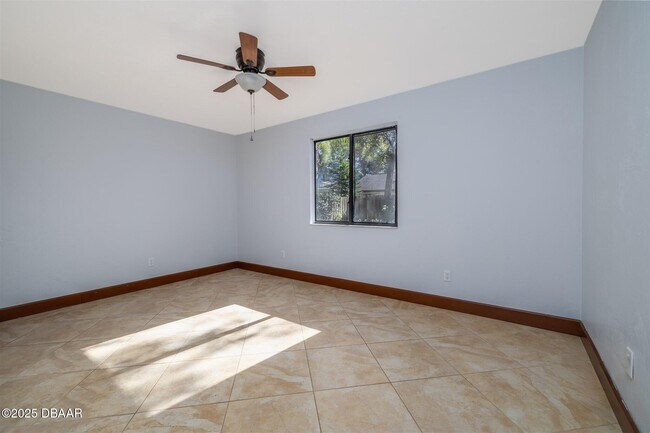 Building Photo - 909 Brookside Dr