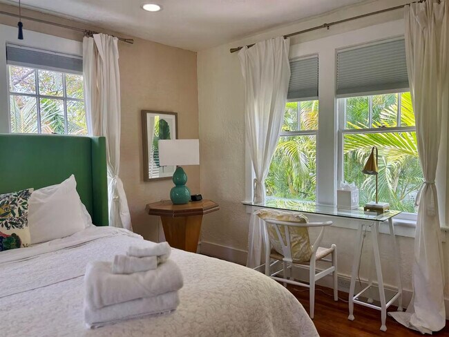 Building Photo - 446 27th St