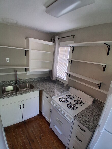 Building Photo - 1610 Breeden Ave