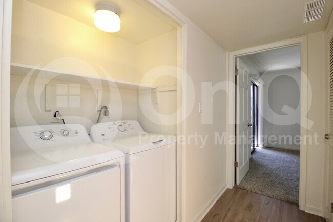Building Photo - 5998 N 78th St