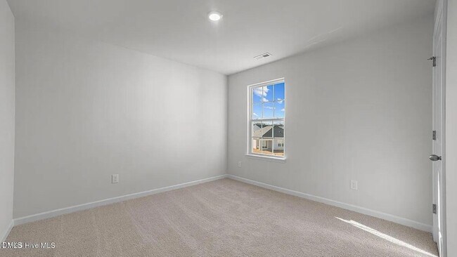 Building Photo - 286 Palm Dr