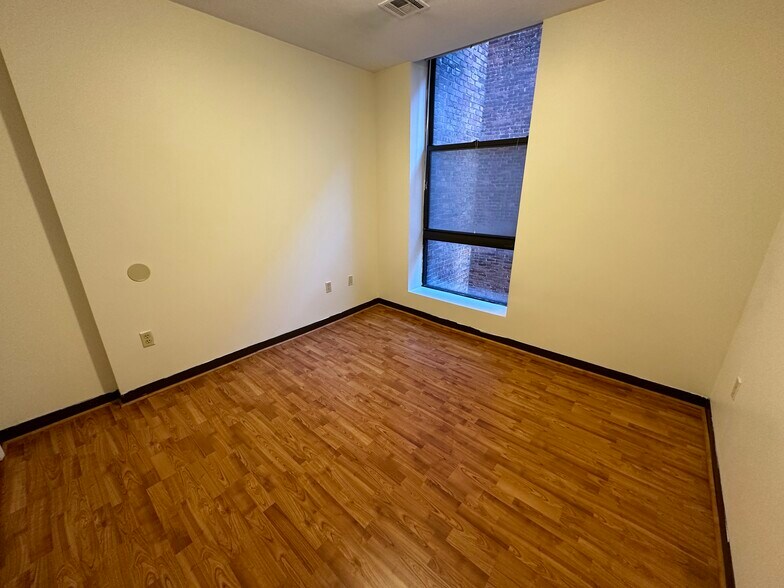 Building Photo - 76 Essex St