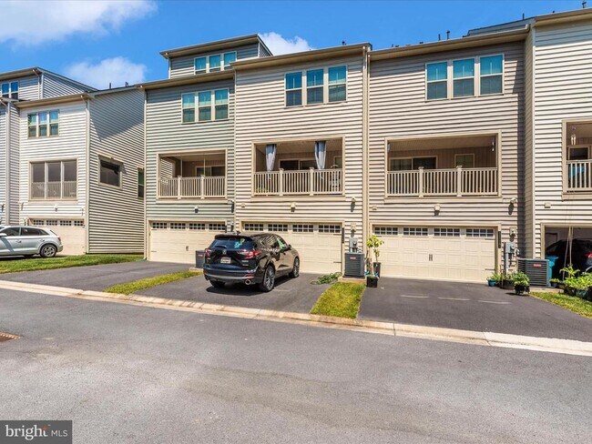 Building Photo - 11115 Hazelnut Ln