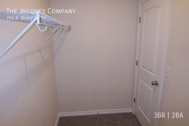 Building Photo - 706 N Montego St