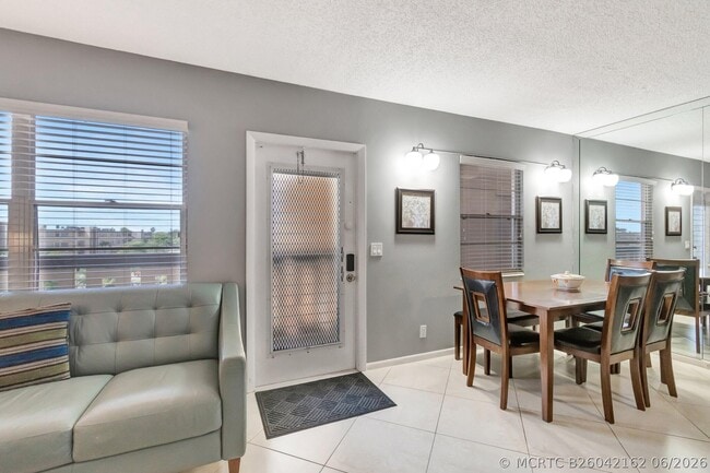 Building Photo - 4049 Wolverton C