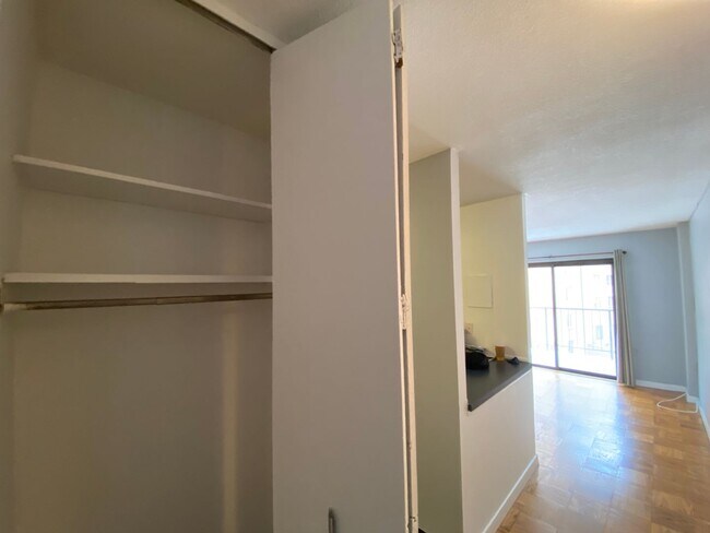 Building Photo - Efficiency close to Dupont Circle