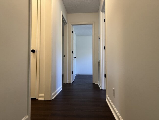 Building Photo - 10125 N Twin Springs Rd