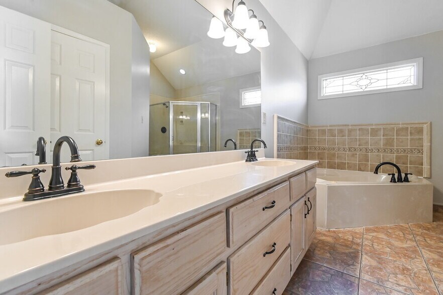 Building Photo - 2055 Bohemia Cove