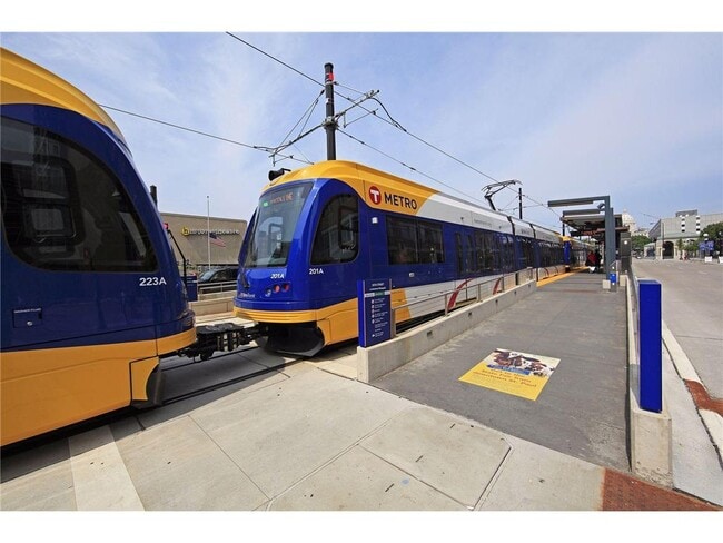 Building Photo - 66 9th St E