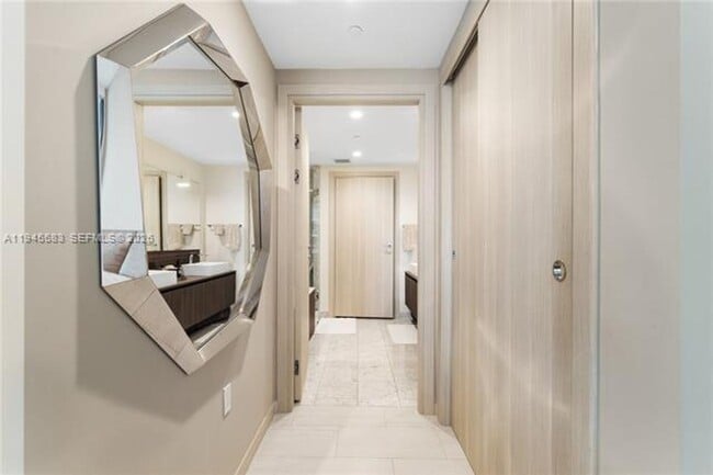 Building Photo - 1000 Brickell Plaza