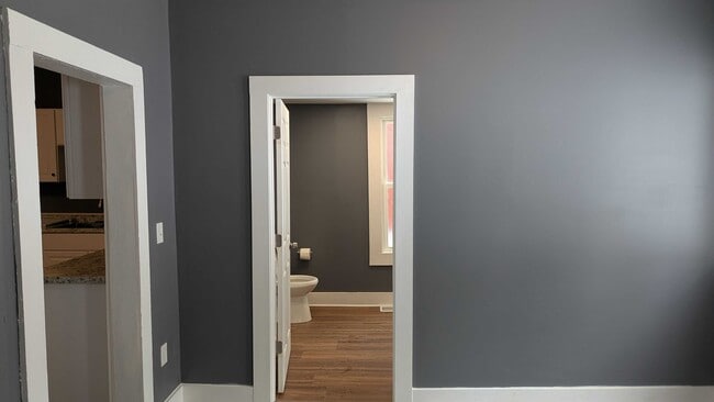 Building Photo - 812 E 3rd St