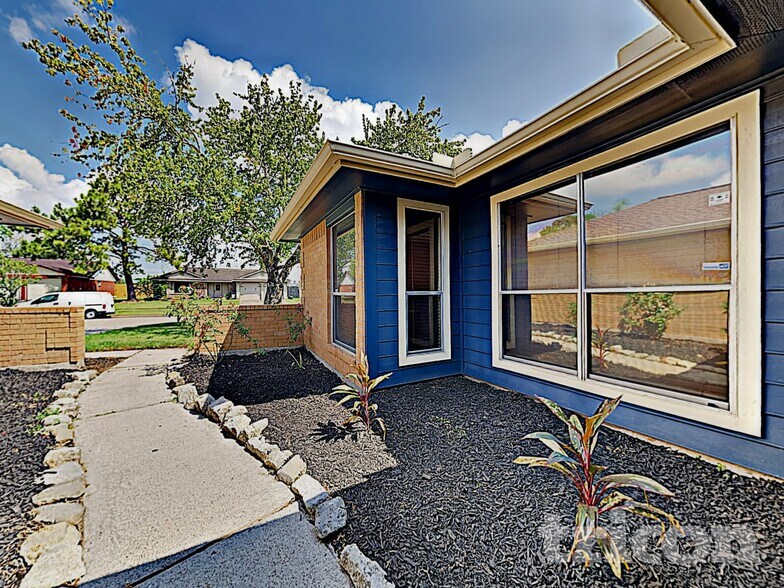 Building Photo - 2803 Jeb Stuart Dr
