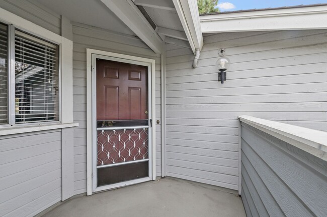 Primary Photo - 2Bd/2Bth Condo, hardwood floor, balcony, top floor