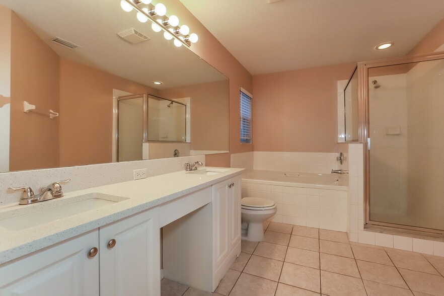 Building Photo - 9323 Hidden Water Cir