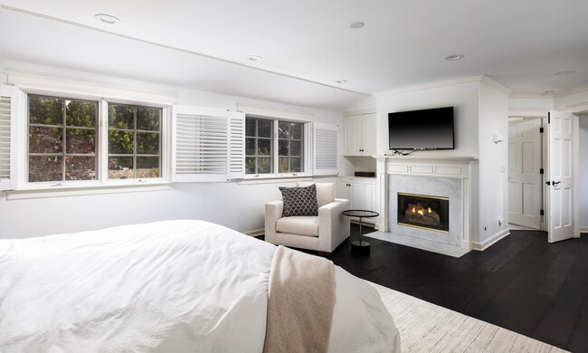 Building Photo - 743 Woodland Dr