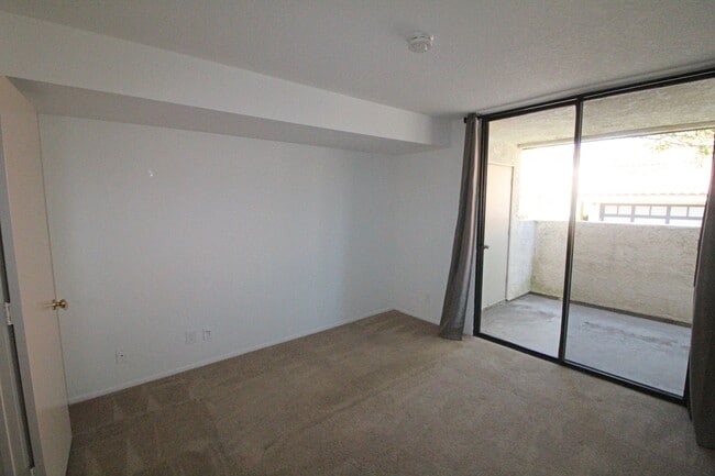 Building Photo - The Colony, Mandalay Beach | Patios Galore...