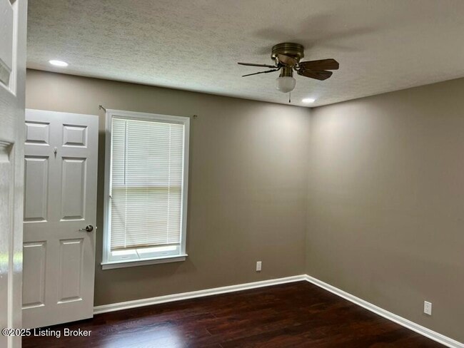 Building Photo - 4901 Hunters Point Cir