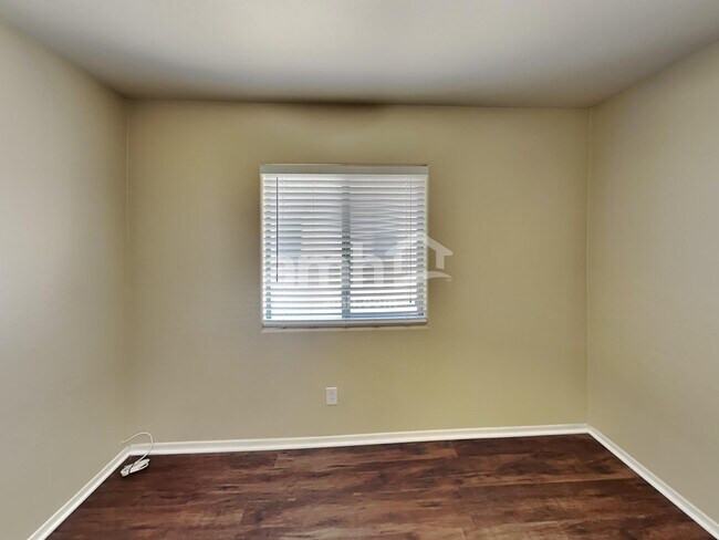 Building Photo - 3774 E Santa Fe Ln