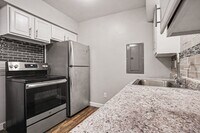 Building Photo - SUMMER MOVE IN SPECIAL- $300 off your move-in before July - $1075- 2 Bedroom Townhome off Westnedge