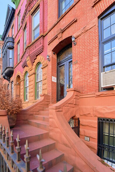 Building Photo - 168 W 130th St