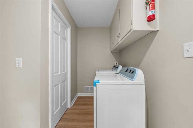 Building Photo - 725 Temple Ct