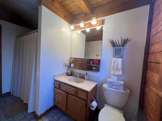 Building Photo - Best Kept Secret in Asheville