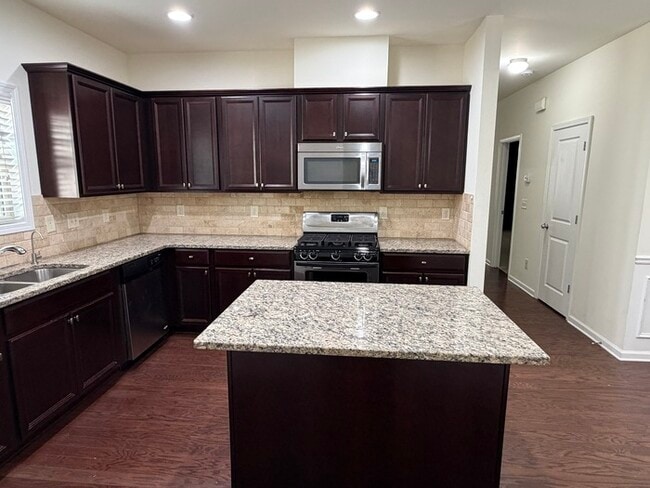 Building Photo - 308 Privet Cir