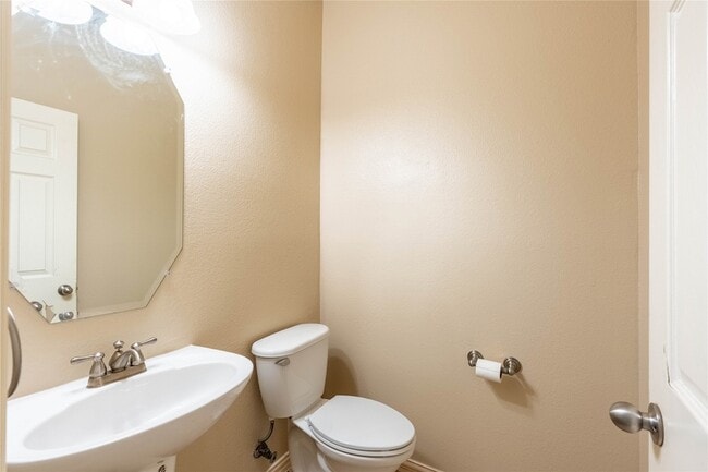 Building Photo - 7220 Petersburg Dr