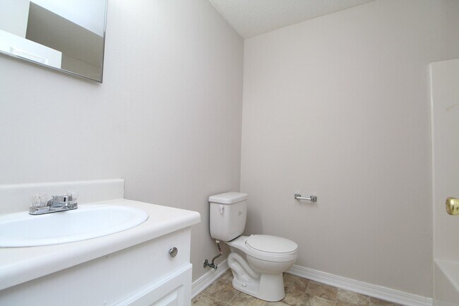 Building Photo - Updated 3BR/1BA Patio Home in Northeast Pe...