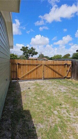 Building Photo - 4954 Urban St