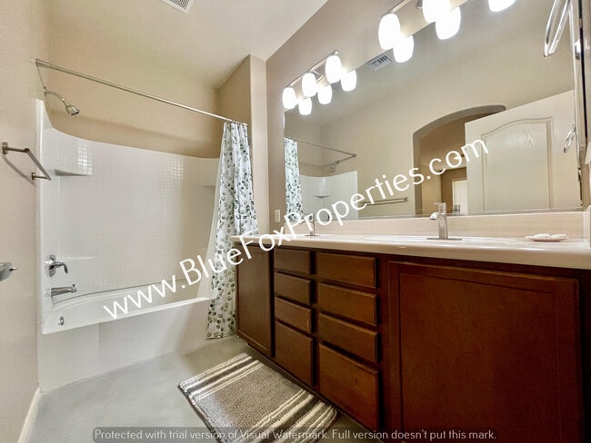 Building Photo - 2428 E Emerald Moon Dr