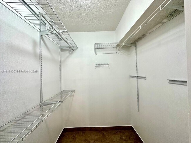 Building Photo - 231 SW 116th Ave