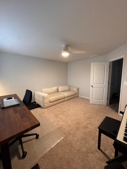 Building Photo - 2945 Cottage Ln