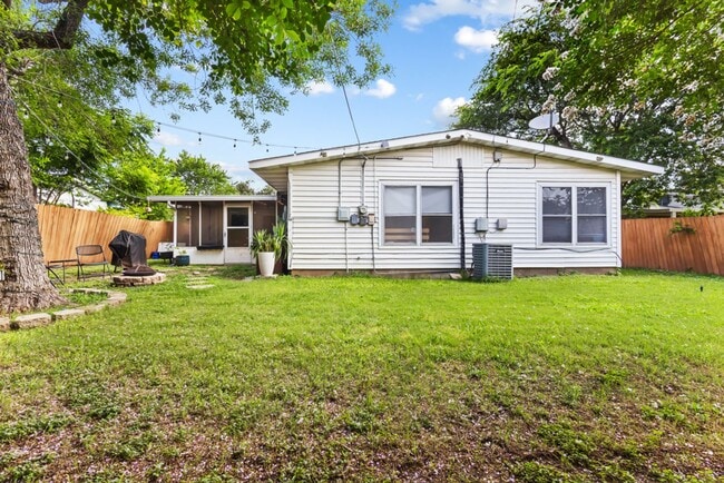 Building Photo - 230 Brettonwood Dr