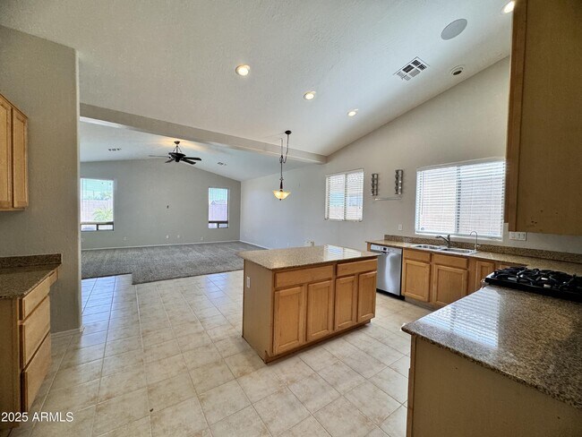 Building Photo - 673 S Peppertree Dr