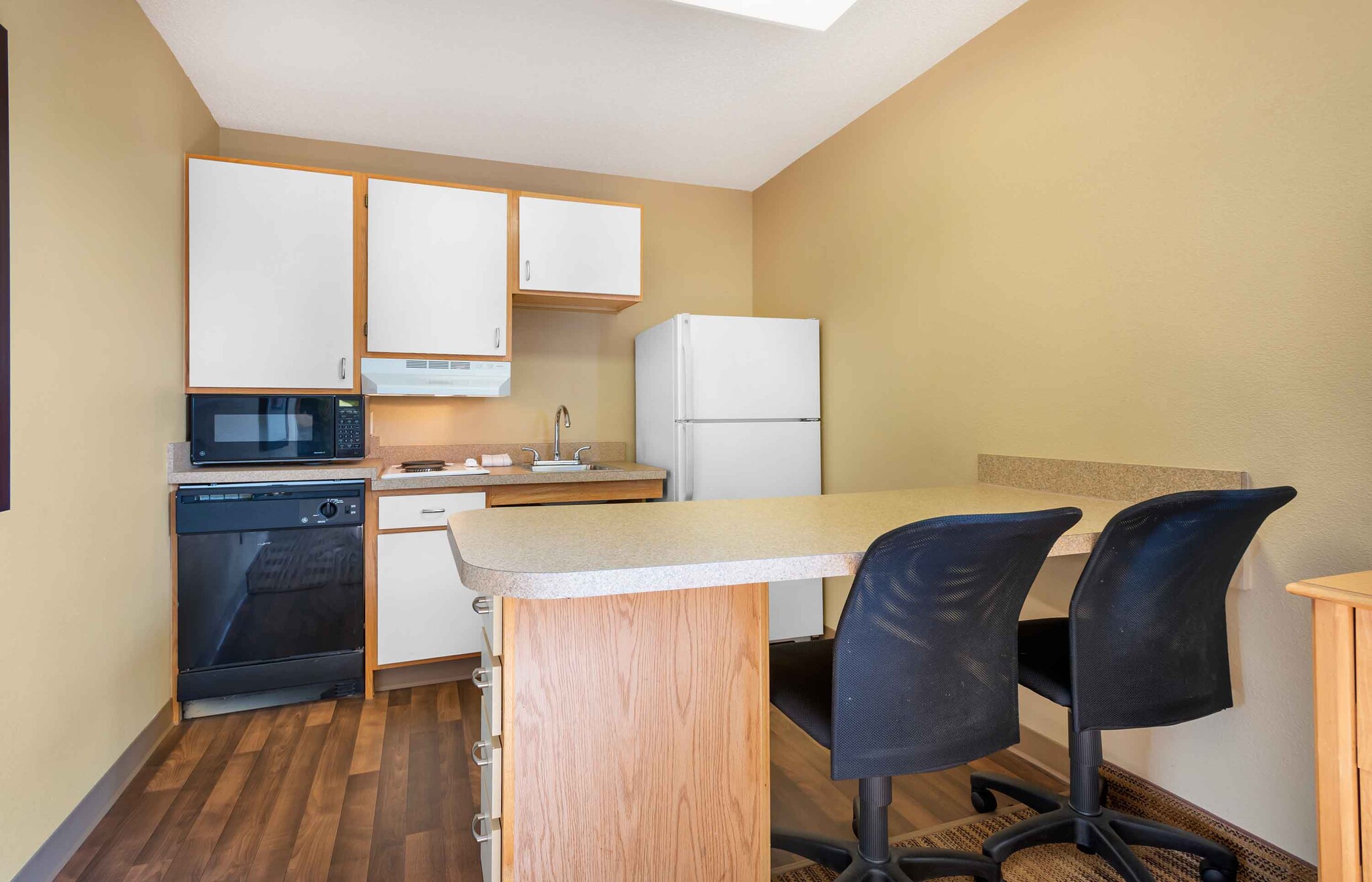 Building Photo - Furnished Studio-Providence - Airport