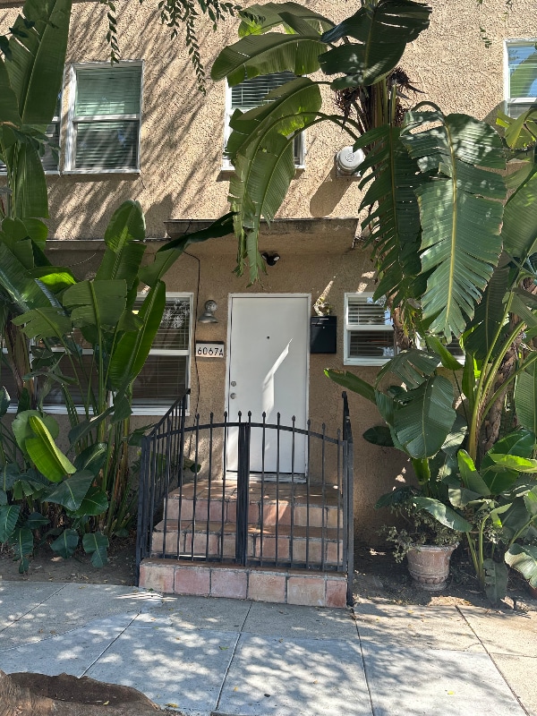 Building Photo - 6067 Lexington Ave