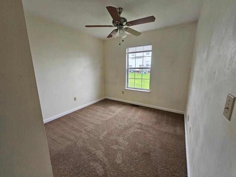 Building Photo - 1413 Jennifer Dr