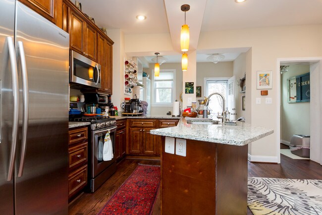 Building Photo - 1319 Corbin Pl NE