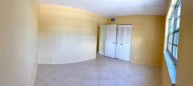 Building Photo - 1407 NE 56th St