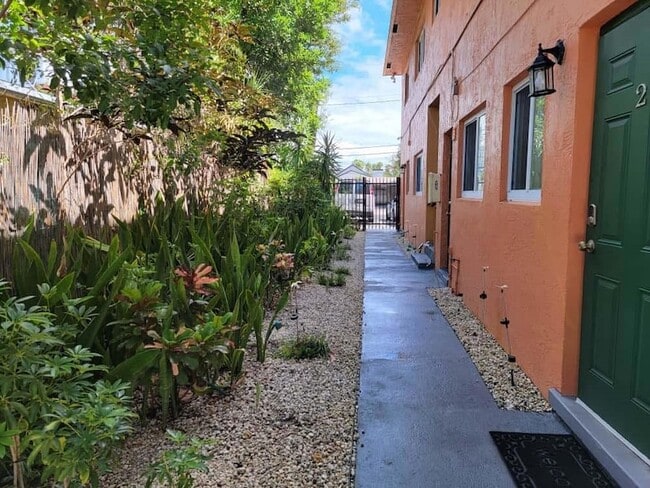 Building Photo - 441 NW 7th Ter